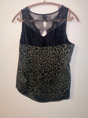 Women’s Express Lace-Back Animal Print Sleeveless Top - Black & Olive